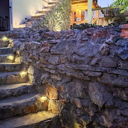 アパート Stone House With Pool - Entire Floor ムーラ