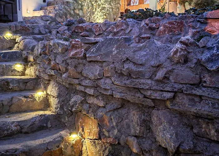 Stone House With Pool - Entire Floor Apartamento