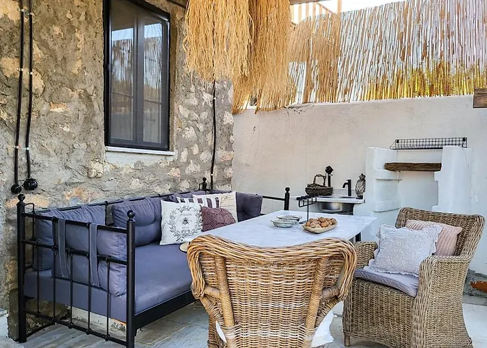 Stone House With Pool - Entire Floor Apartamento *