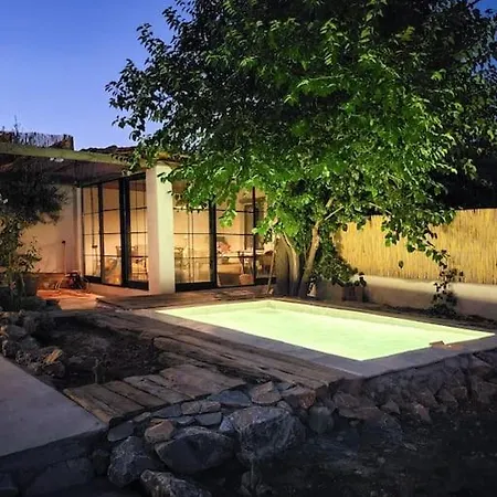 Stone House With Pool - Entire Floor Appartement