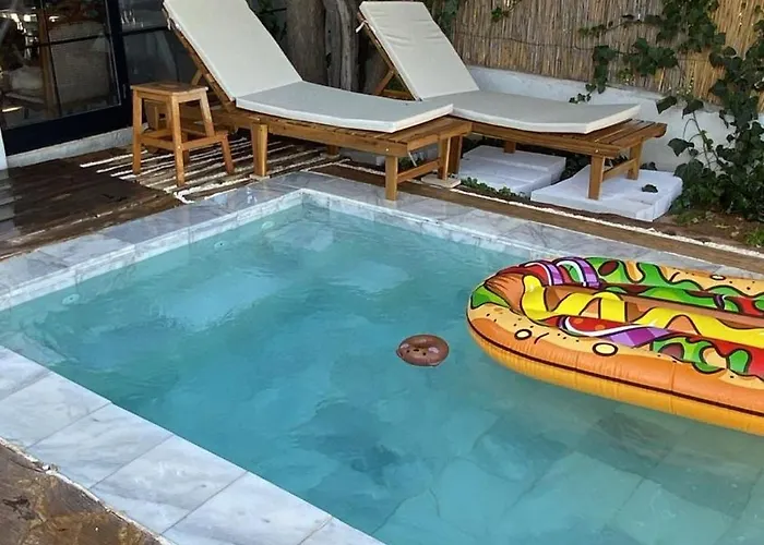 Stone House With Pool - Entire Floor Daire *