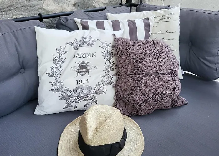 Stone House With Pool - Entire Floor Daire *